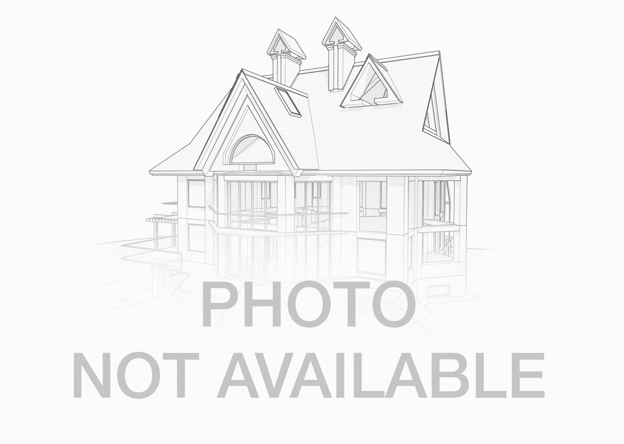 25 E Superior Street 